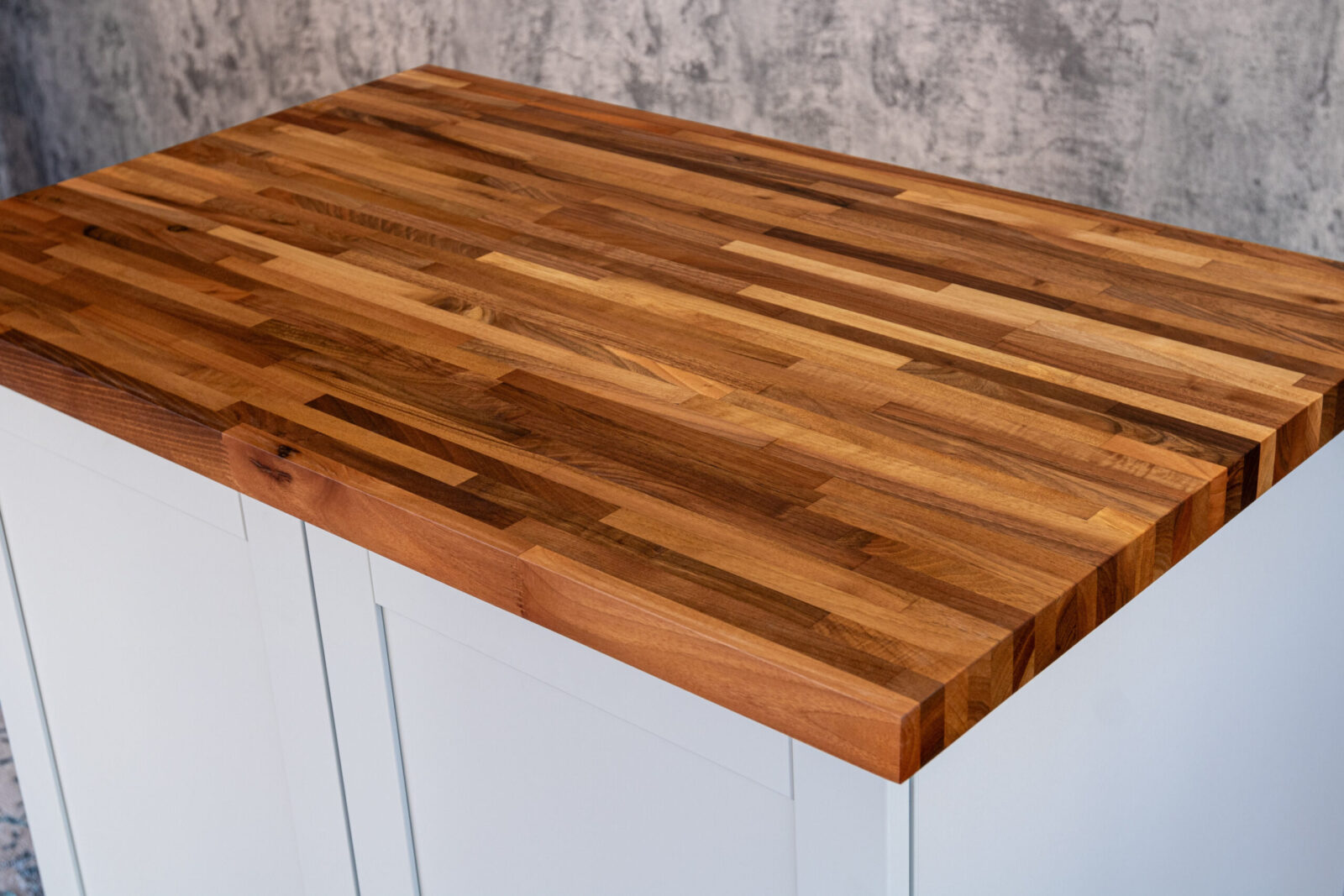 European Walnut Worktops 20mm Staves - Image 4